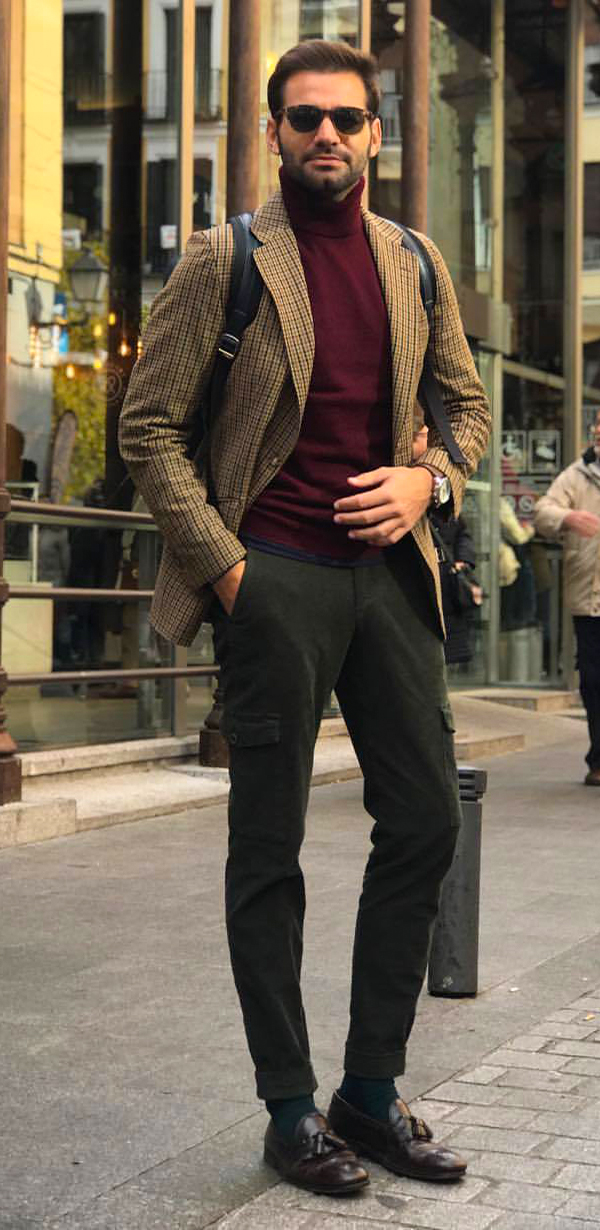 Tan houndstooth blazer, burgundy turtleneck, olive cargo pants, and brown leather tassel loafers outfit