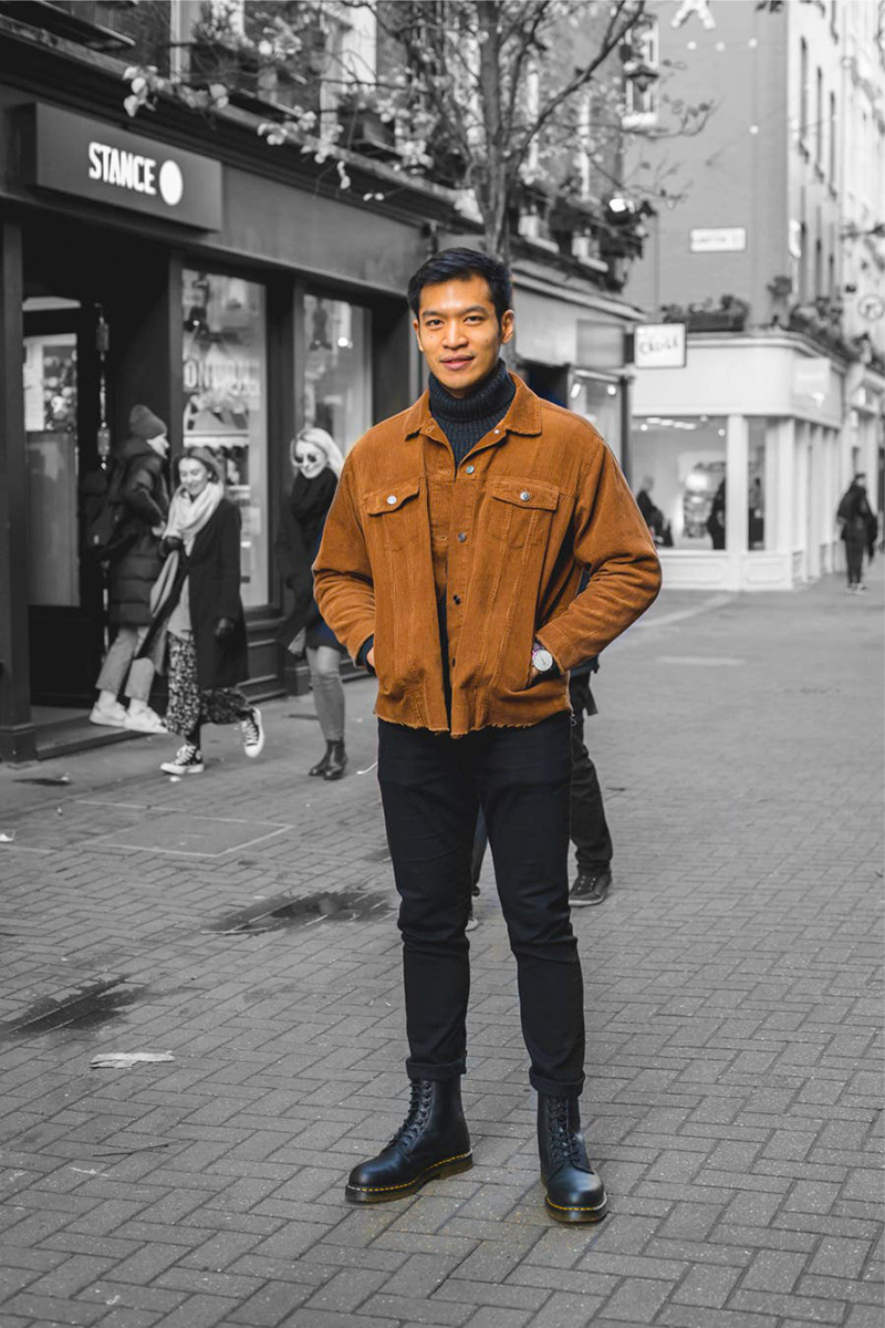 Brown field jacket, black turtleneck, casual boots outfit