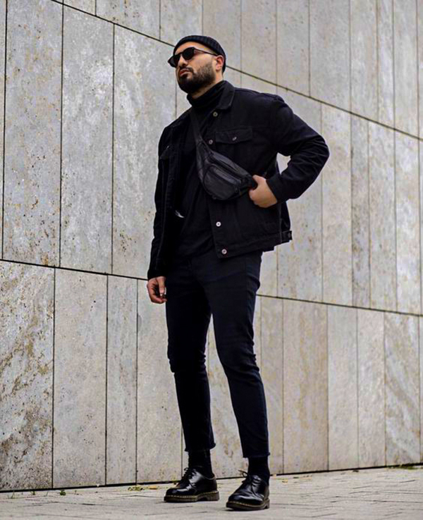 Denim jacket, turtleneck, jeans, black shoes monochrome outfit