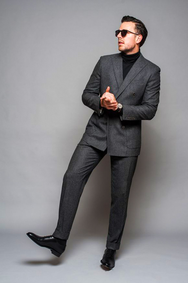 Double-breasted suit with black turtleneck and black shoes outfit