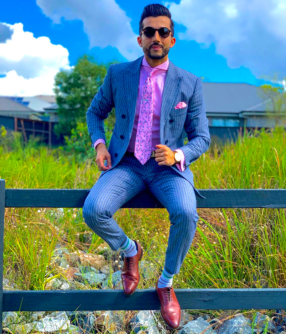 Wear a blue suit with pink tie and brown shoes